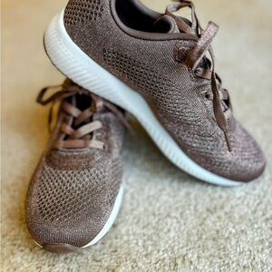 Bob’s Skechers Glitz Bronze sneakers. Size 7.5